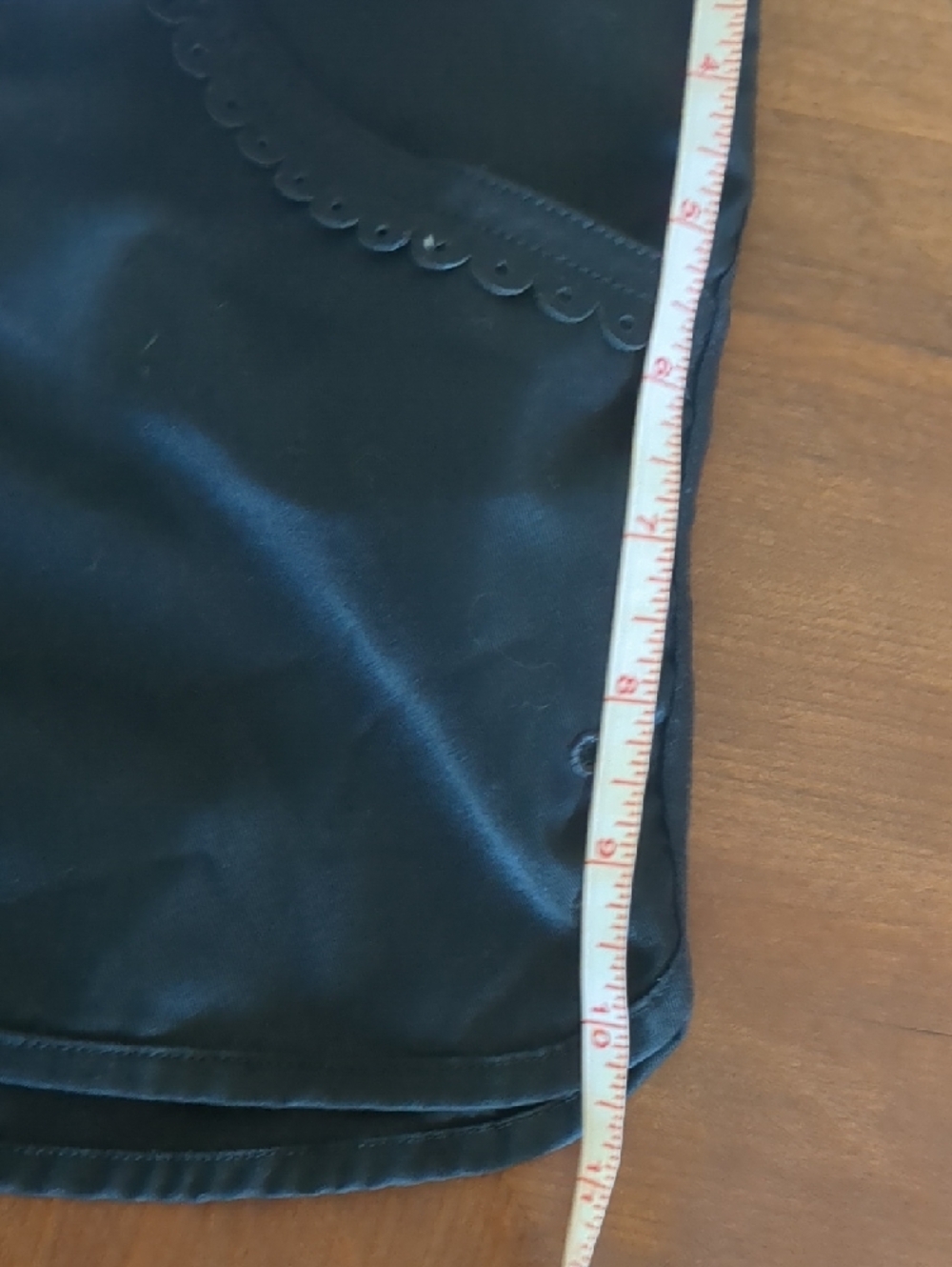 Lulu Shorts With Pocket Detail - Picture 2 of 7